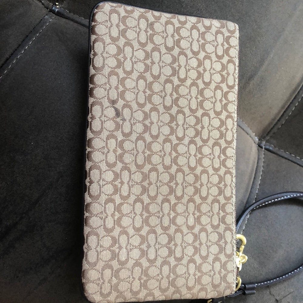 Coach wristlet - Picture 2 of 5
